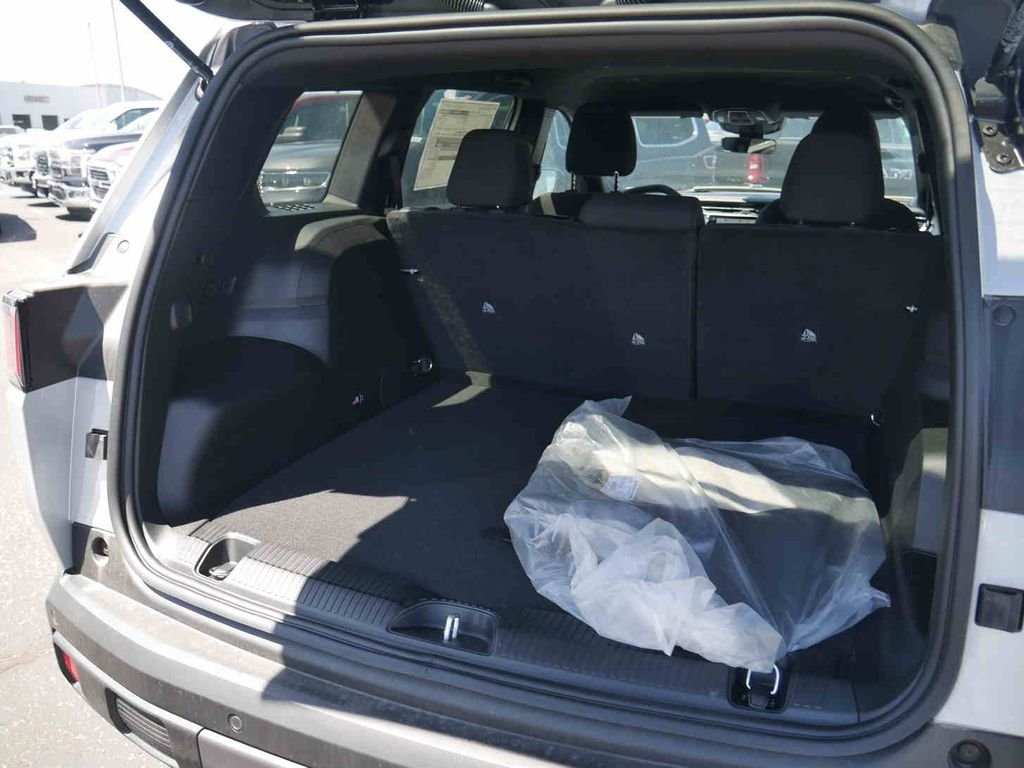 New 2026 Silver Zynith Clearcoat Jeep  image 8
