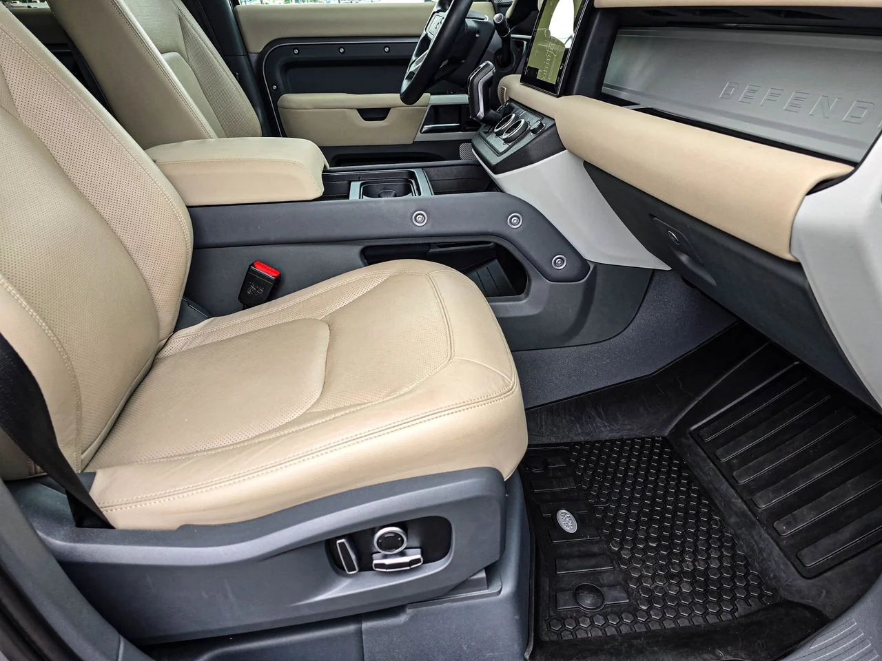 Used 2023 Gondwana Stone Land Rover S image 45