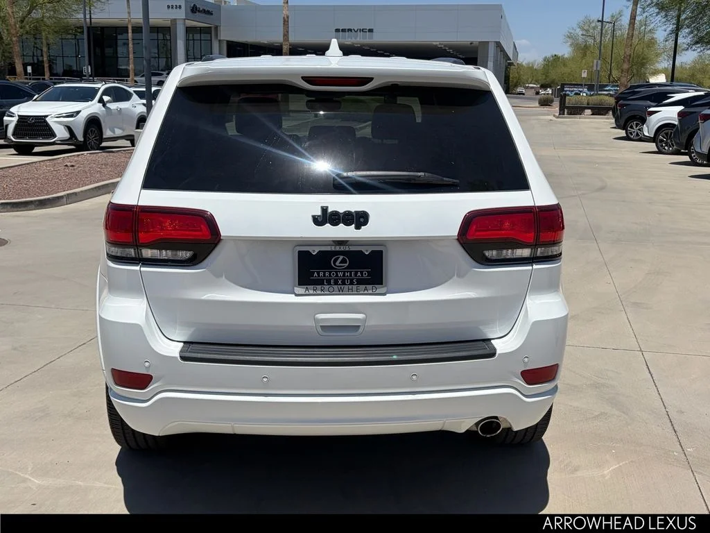 Used 2022 White Jeep Laredo X image 5