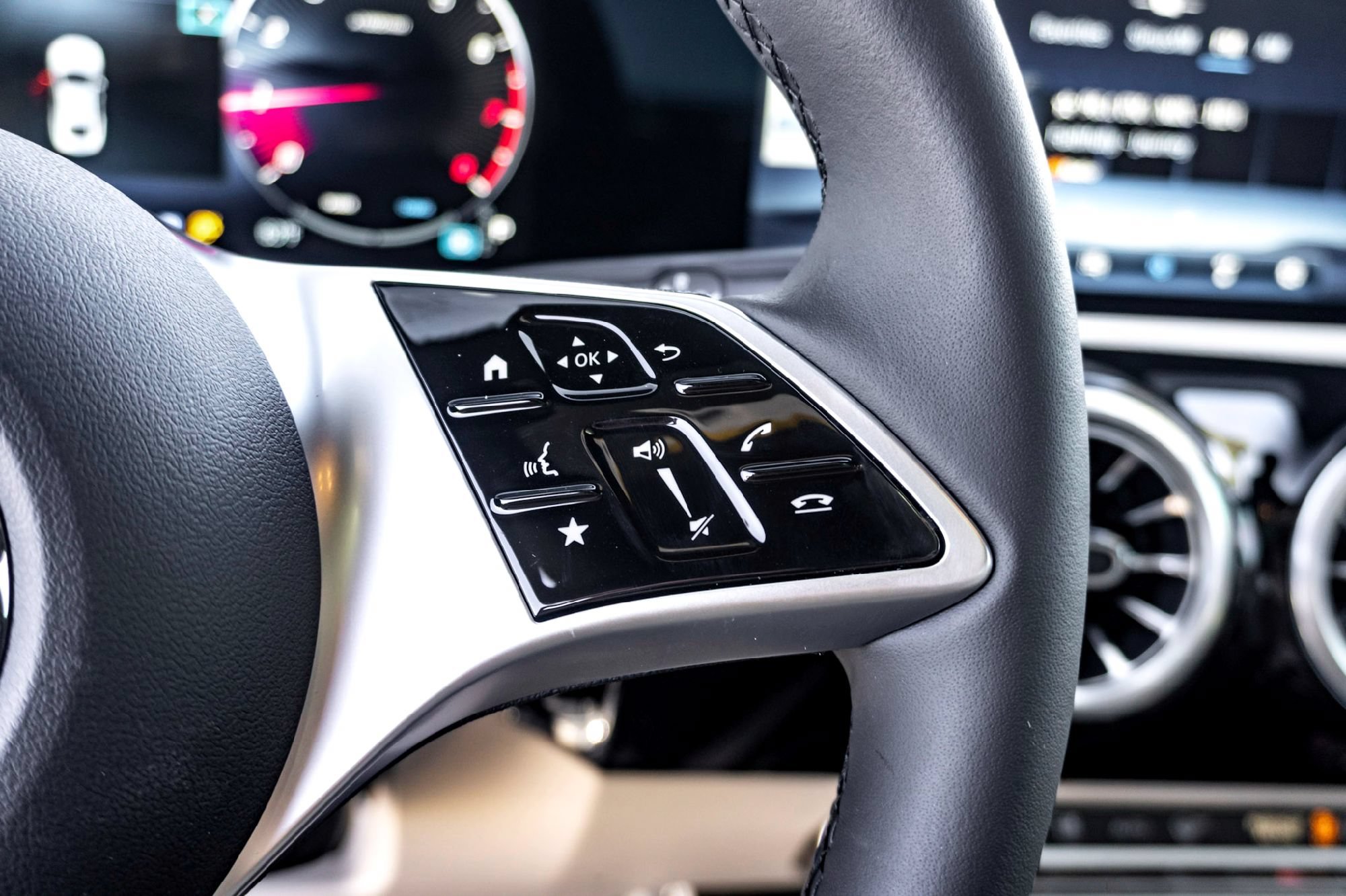 New 2025 Night Black Mercedes-Benz CLA 250 image 38