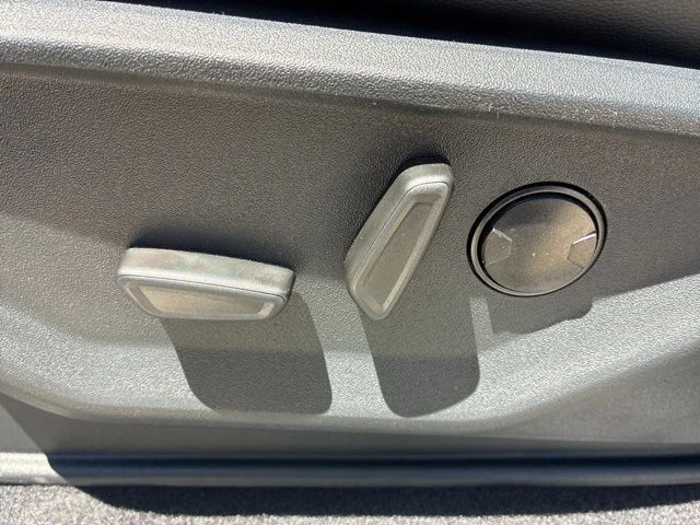 New 2026 Iconic Silver Metallic Ford Lariat® image 22