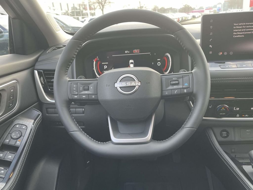 New 2026 Boulder Gray Pearl / Super Black Two-tone Nissan Platinum image 12