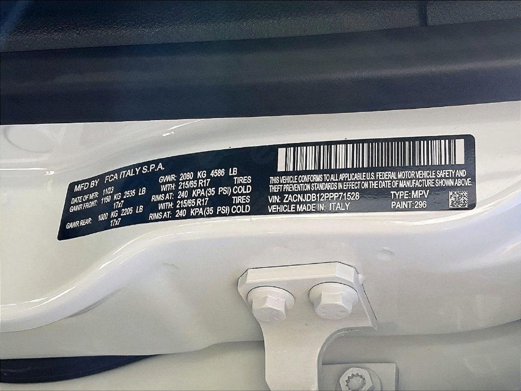 Used 2023 White Jeep Latitude image 31