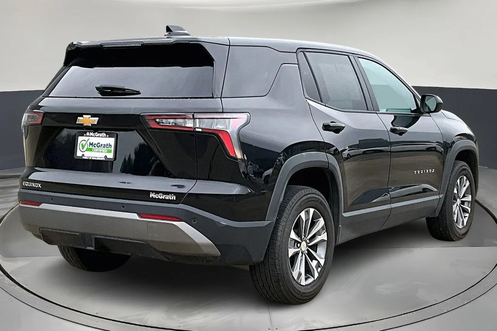 Used 2025 Black Chevrolet LT image 7