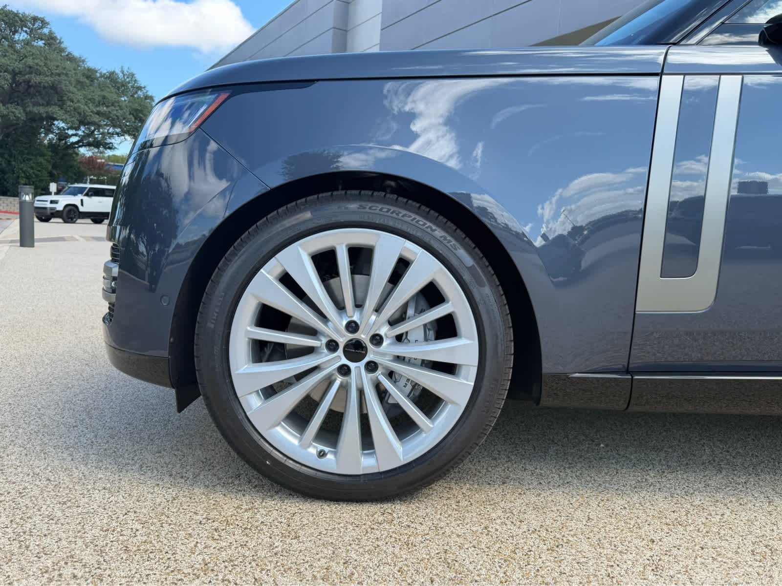 New 2026 Varesine Blue LAND ROVER SE image 8