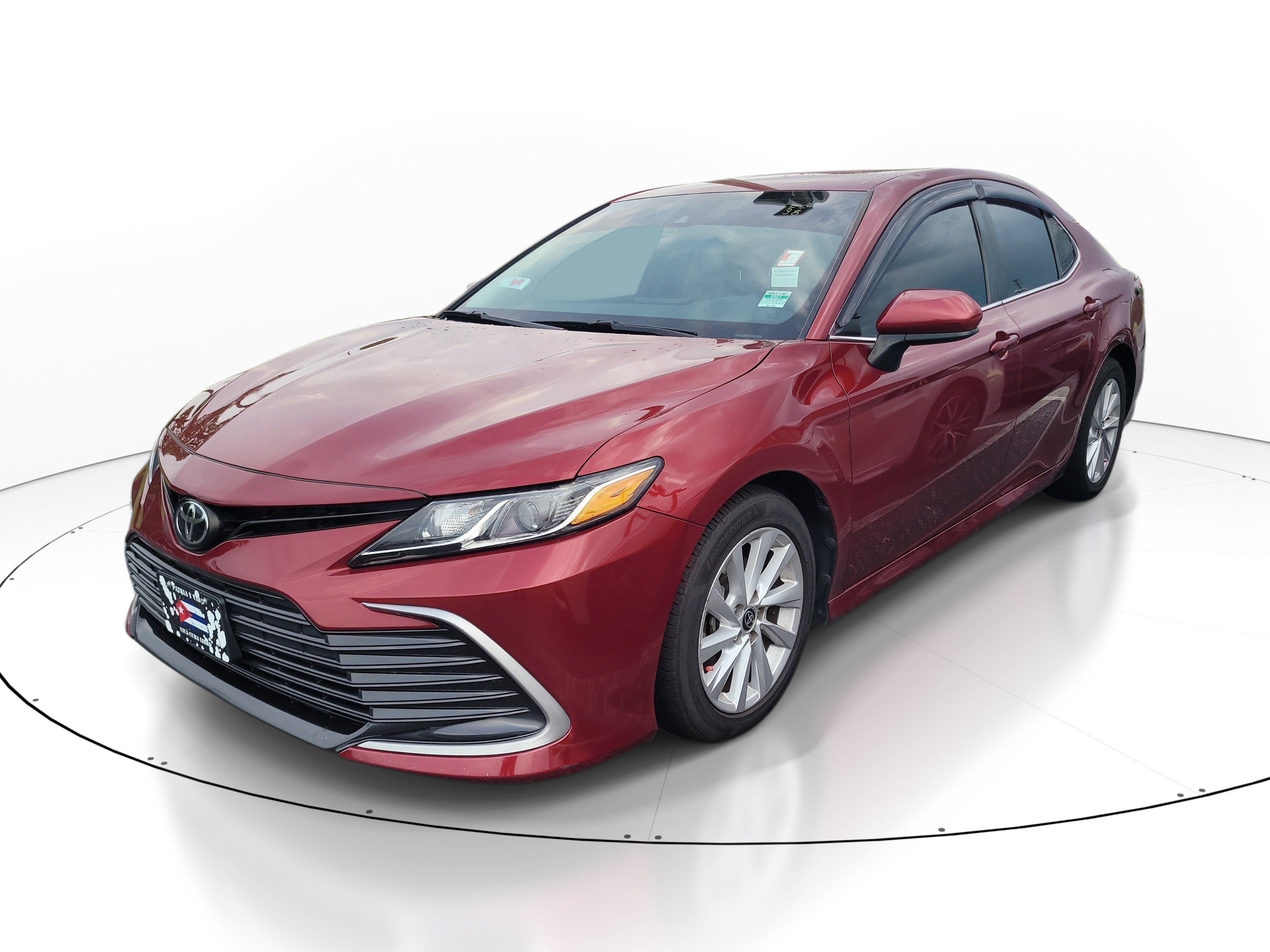 Used 2021 Pearl Toyota LE image 3