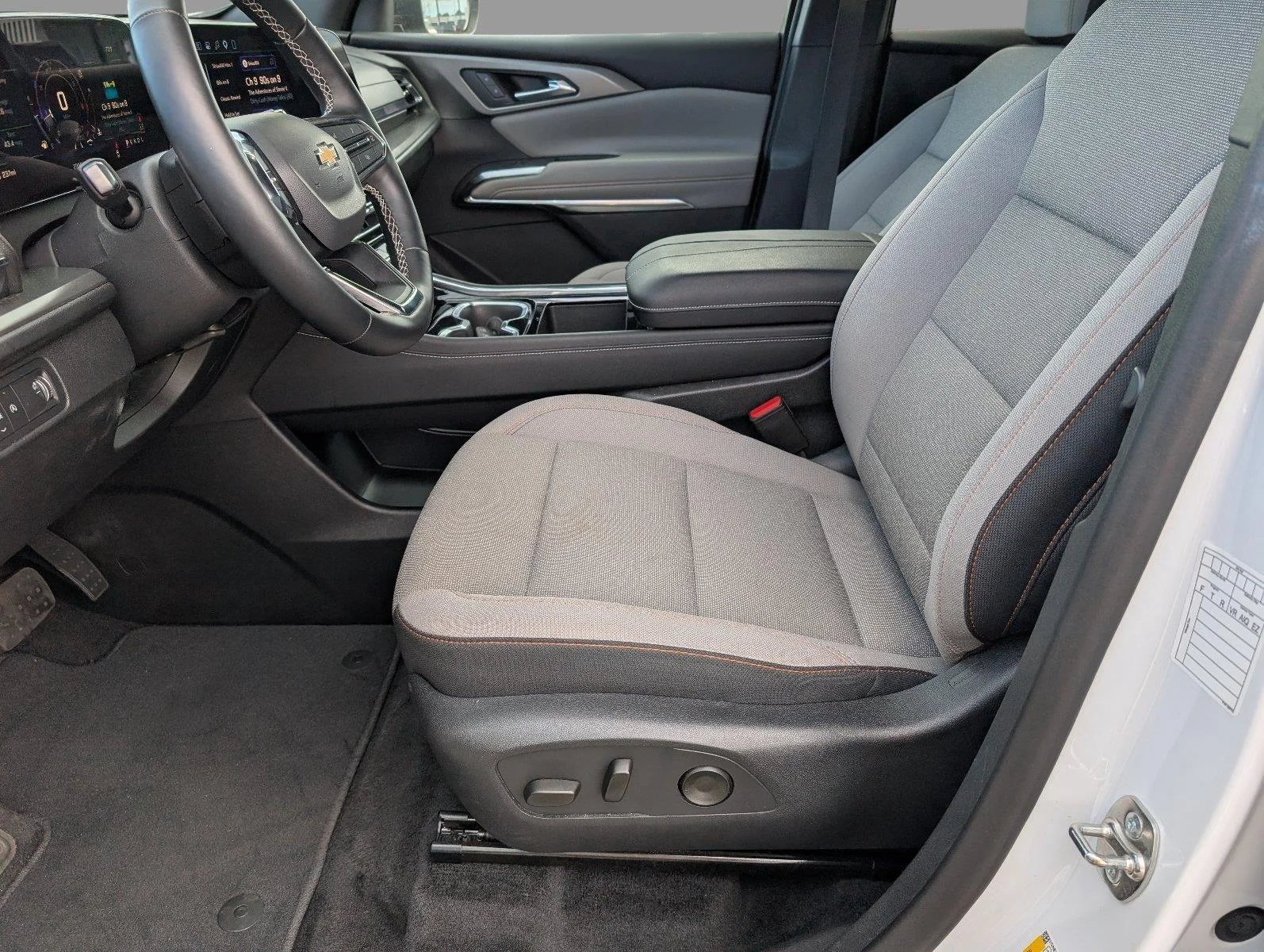 Used 2026 Summit White Chevrolet LT image 3