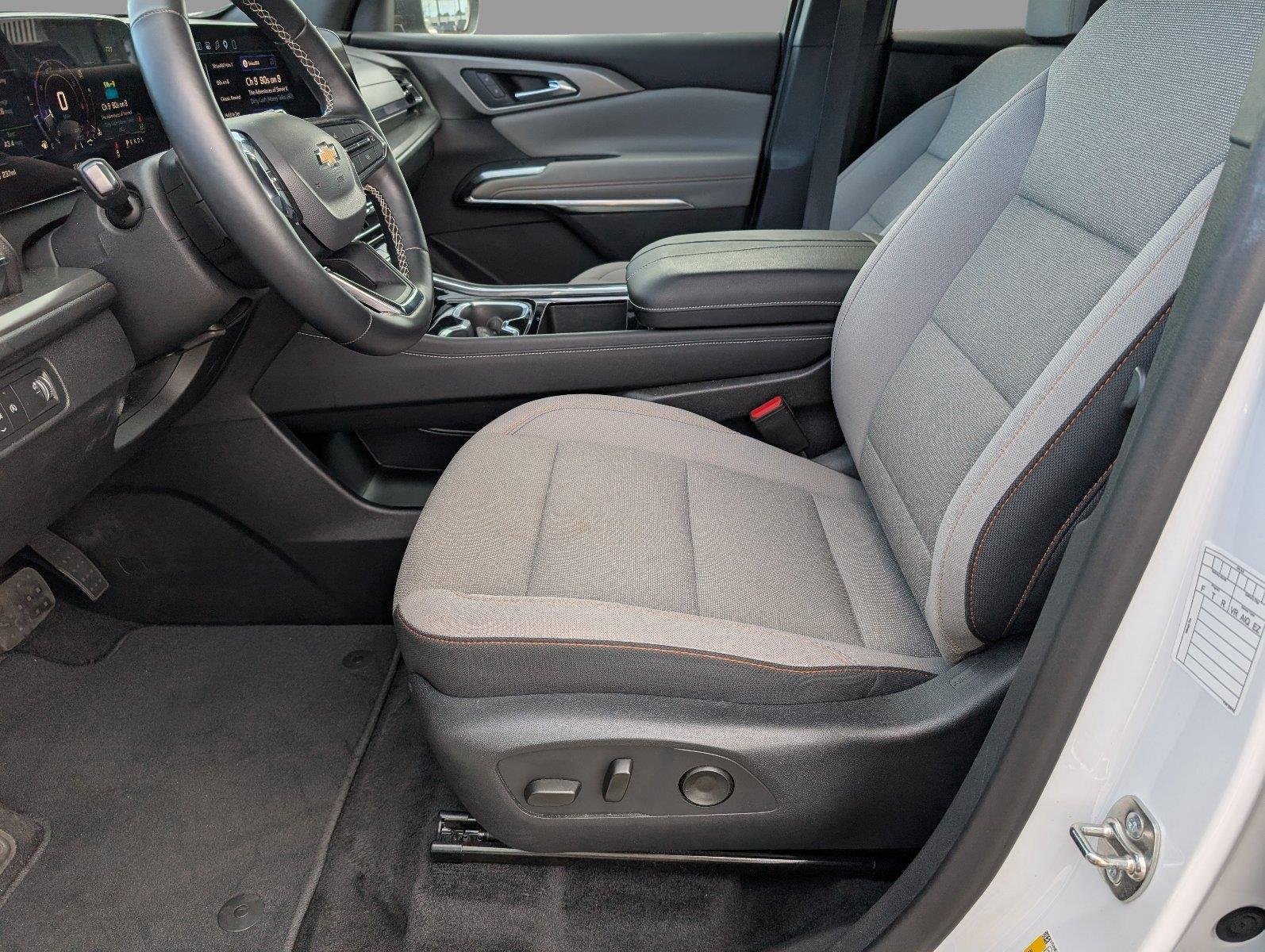 Used 2026 Summit White Chevrolet LT image 3