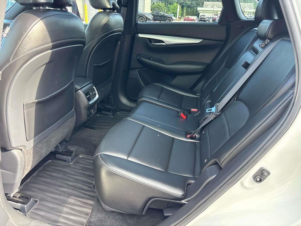 Used 2021 White INFINITI LUXE image 11