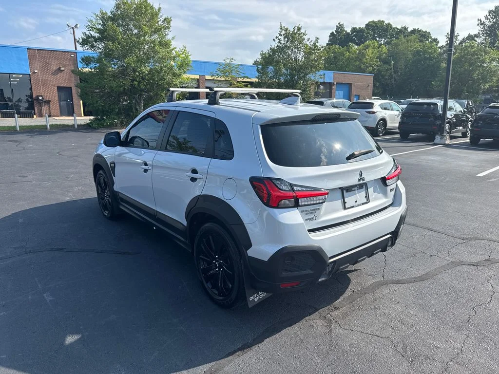 Used 2024 White Diamond Mitsubishi 2.0 SE image 5