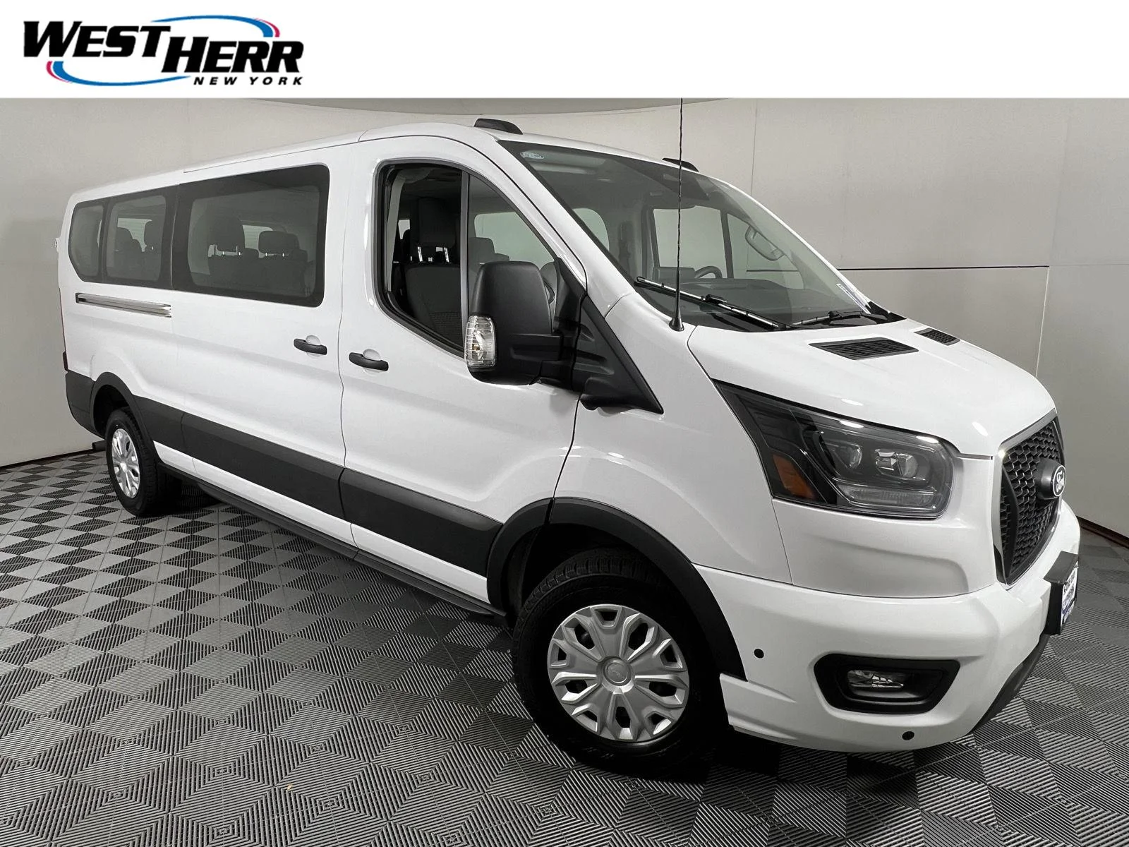 Used 2026 Oxford White Ford XLT image 1