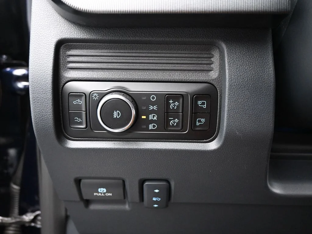 New 2025 Blue Ford Platinum image 15