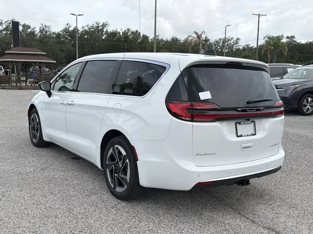 New 2027 Bright White Clear-Coat Exterior Paint Chrysler Limited image 6