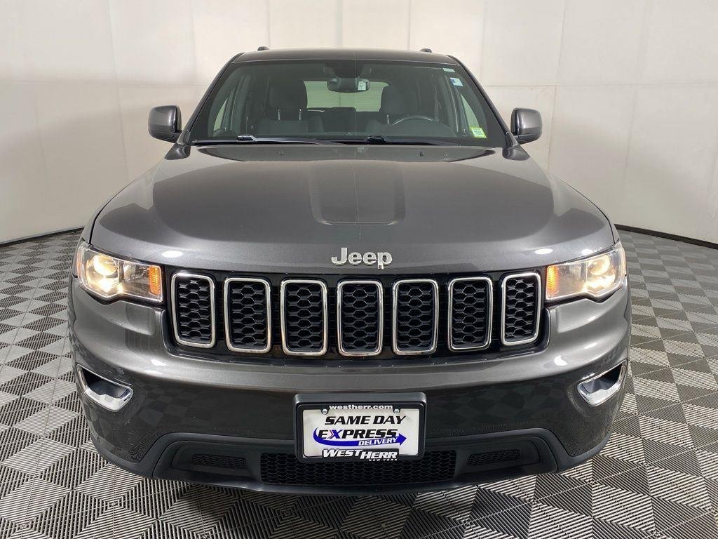 Used 2017 Granite Crystal Metallic Clear Jeep Laredo image 5