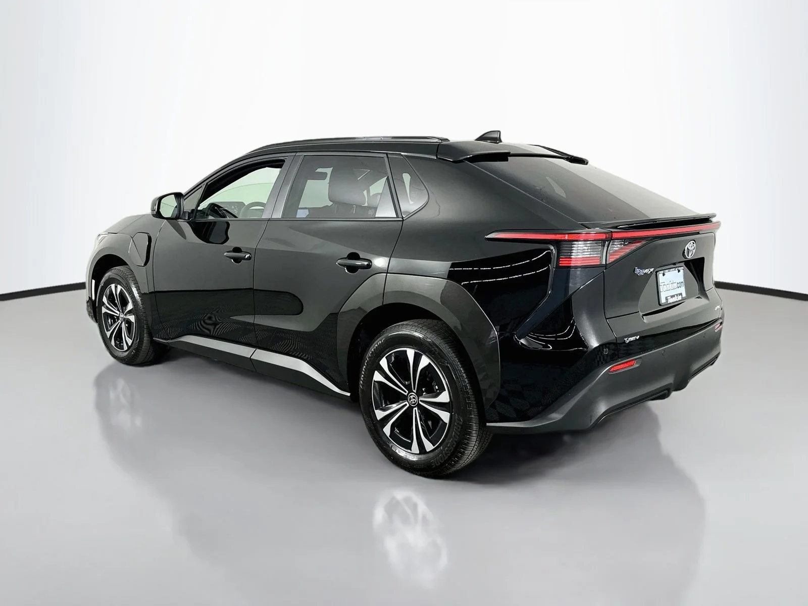 Used 2025 Black Toyota XLE image 5