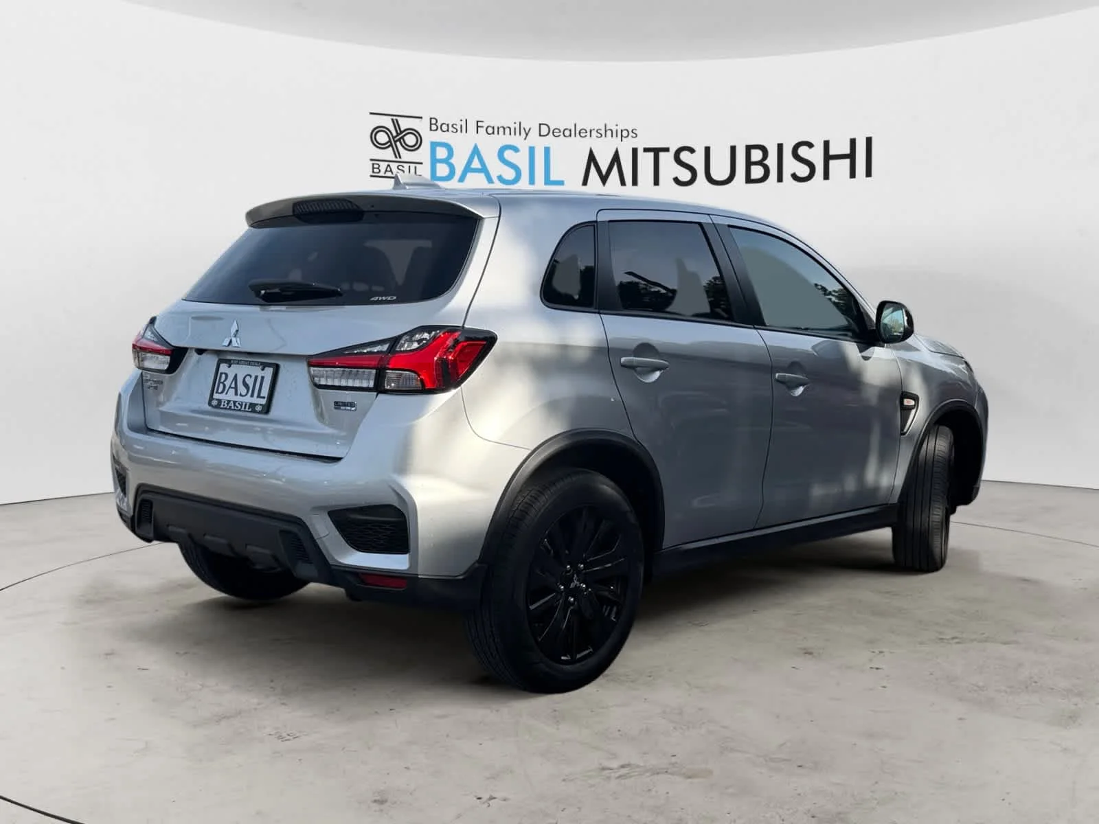 Used 2025 Alloy Silver Metallic Mitsubishi LE image 5
