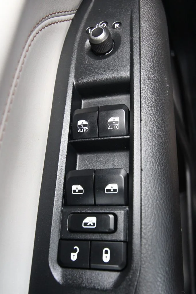 Used 2024 Silver Zynith Jeep Limited image 22