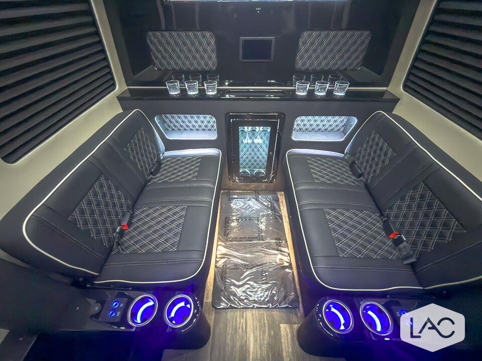 New 2027 BLACK OGV LUXURY COACH 170EXT image 23