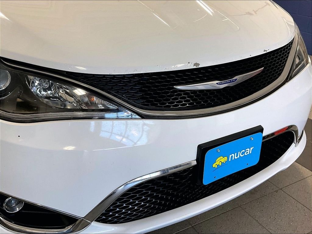Used 2018 White Chrysler Touring L image 32