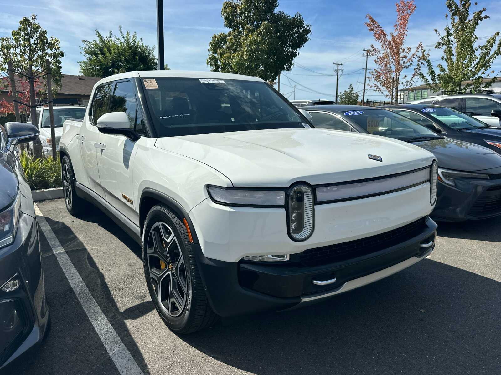 Used 2022 Glacier White Rivian Adventure 4D Crew Cab image 2