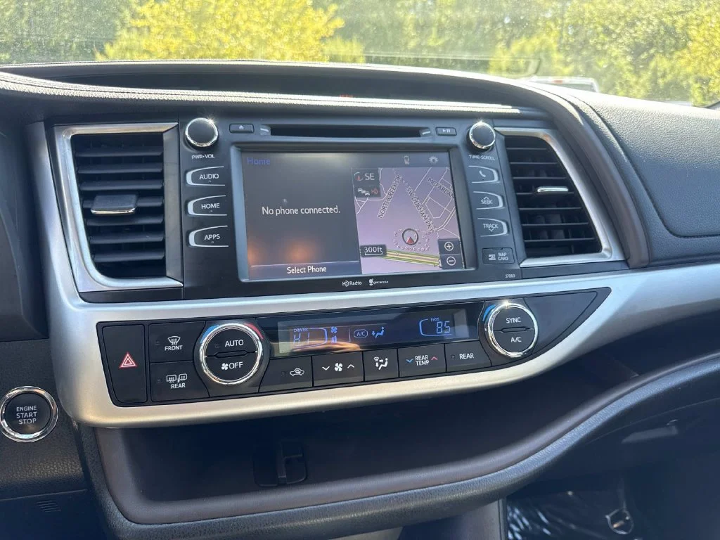 Used 2015 Black Toyota XLE V6 image 19