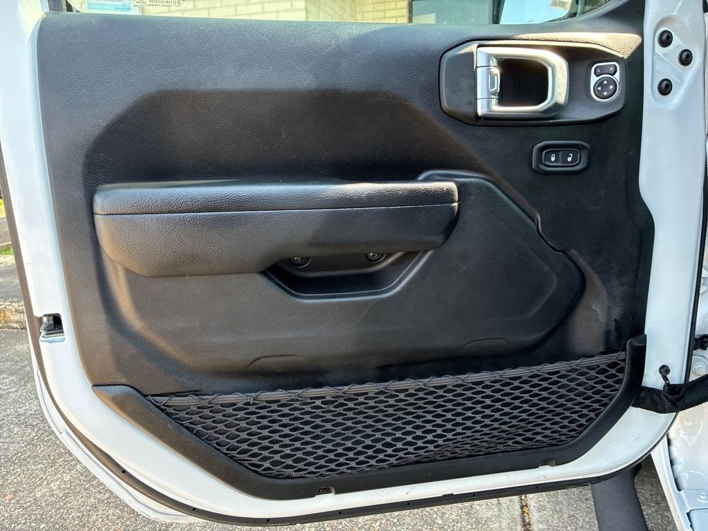 Used 2022 White Jeep Sport image 11