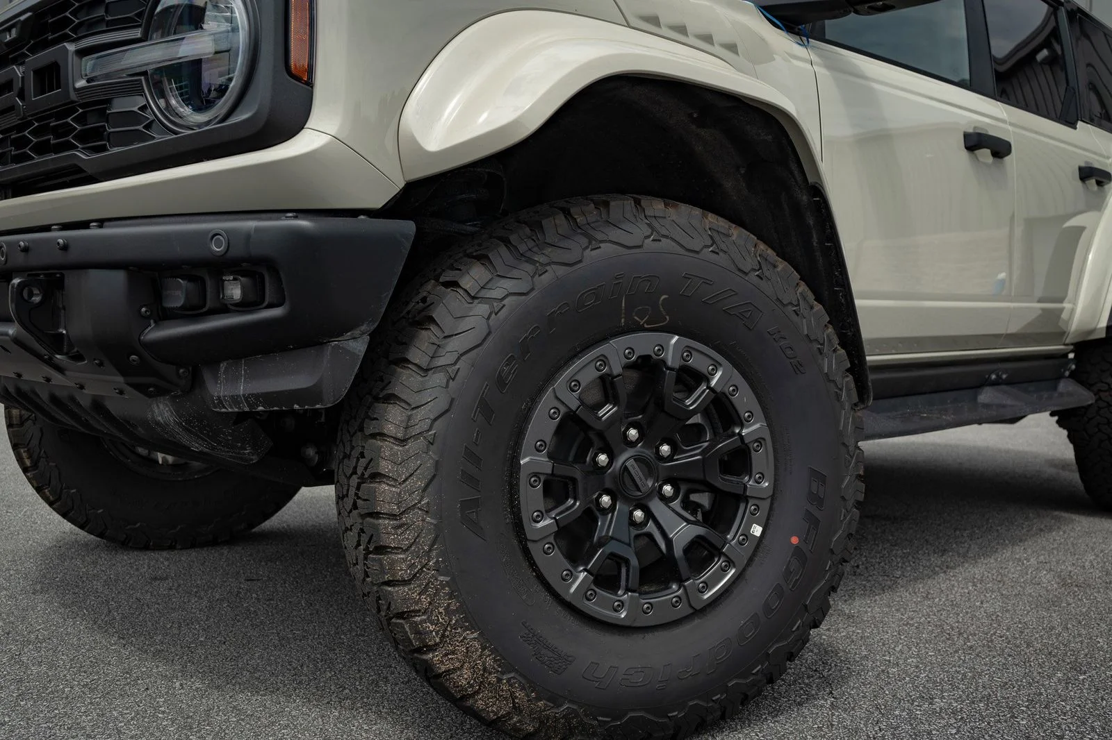 Used 2025 Desert Sand Ford Raptor image 6