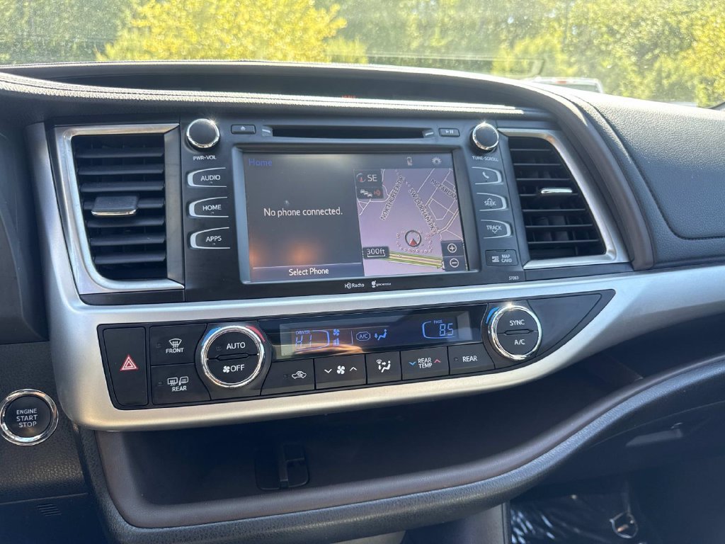 Used 2015 Black Toyota XLE V6 image 19