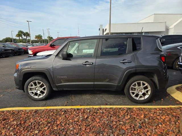 Certified Used 2023 Gray Jeep Latitude image 4