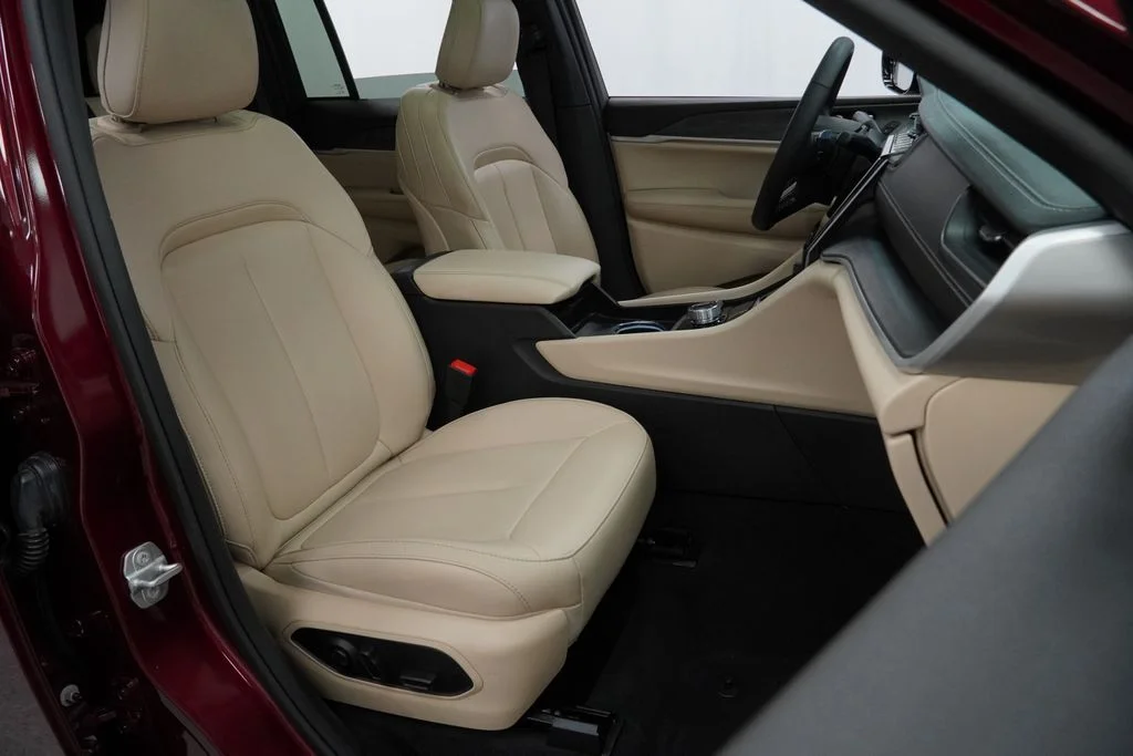 Used 2025 Red Jeep Limited image 43