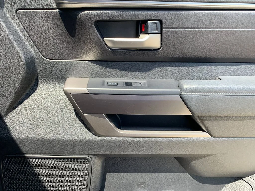 Used 2022  Toyota SR5 image 19
