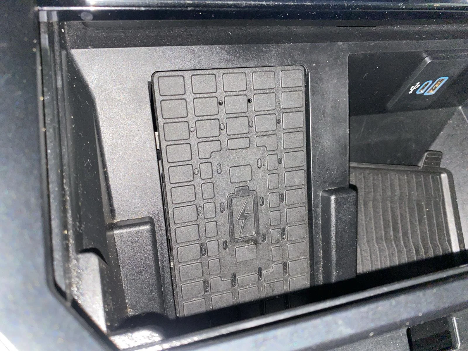 Used 2024  Ford LARIAT image 25