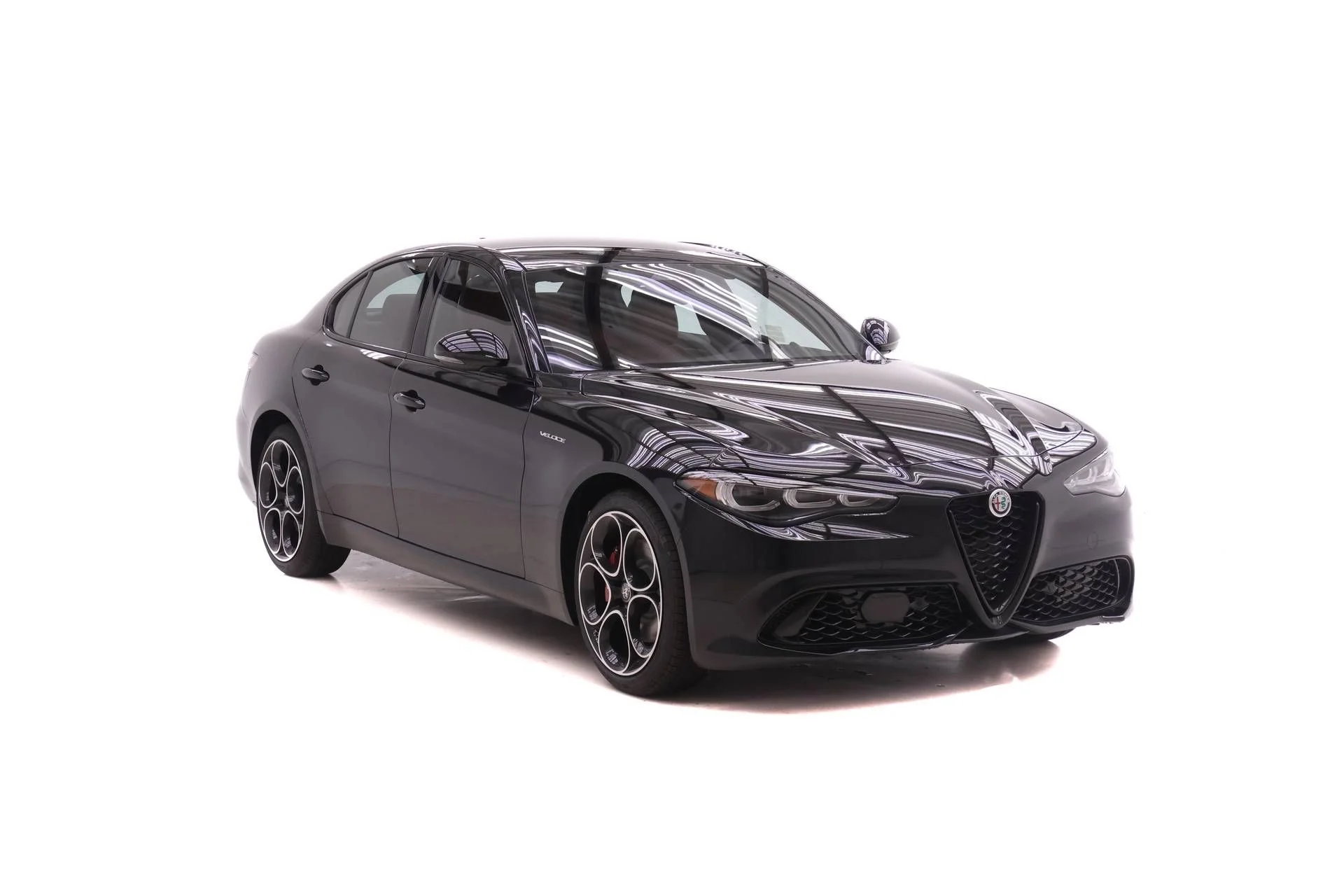New 2026 Vulcano Black Metallic Exterior Paint Alfa Romeo Base image 2