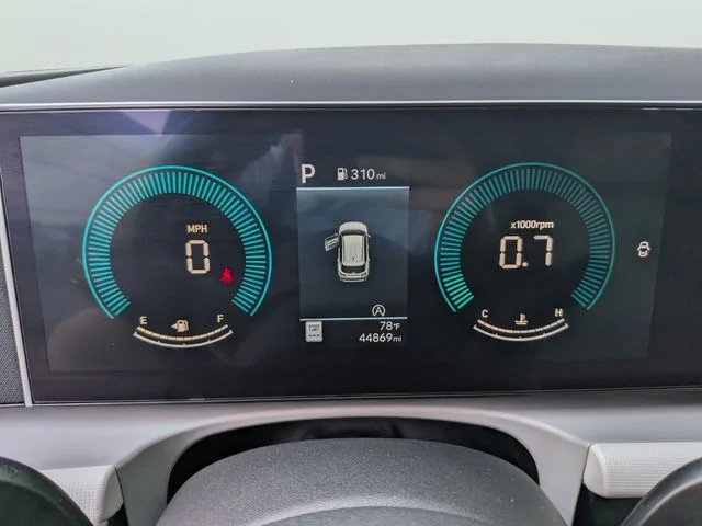 Used 2025 Gray Hyundai SEL image 33