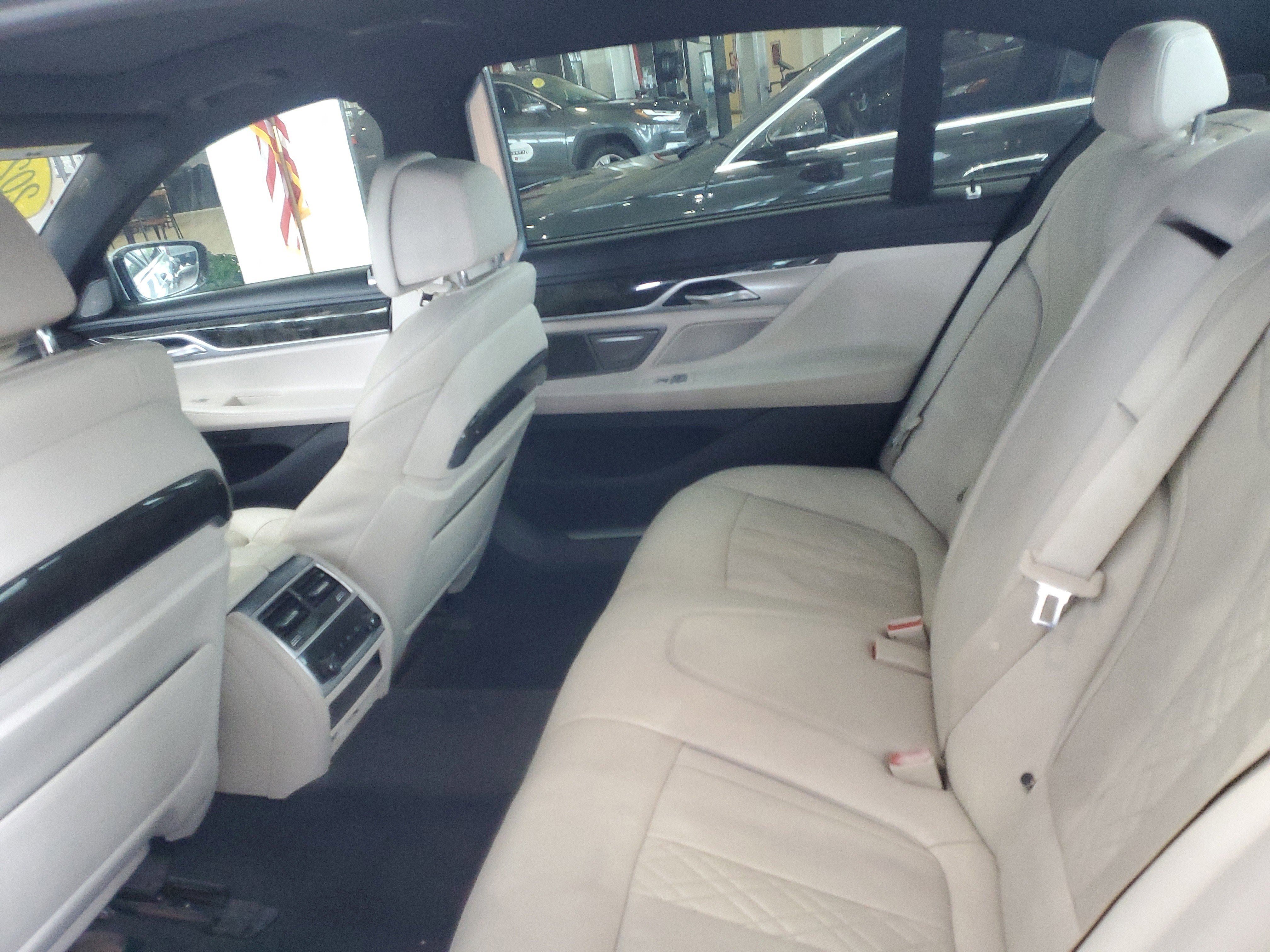 Used 2022 Donington Gray Metallic BMW 750i xDrive image 9