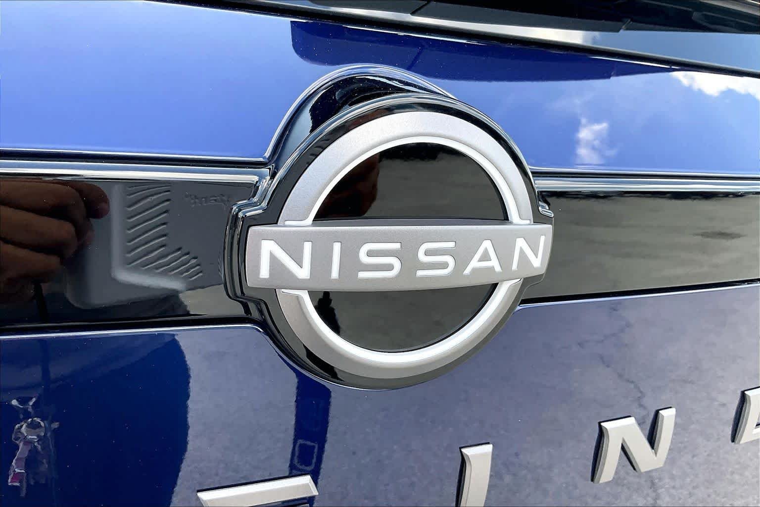 Used 2026 Deep Ocean Blue Pearl Nissan Platinum image 31