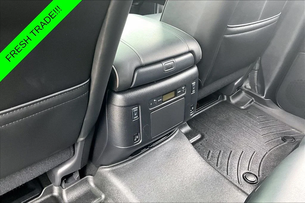 Used 2024 White INFINITI Sensory image 10