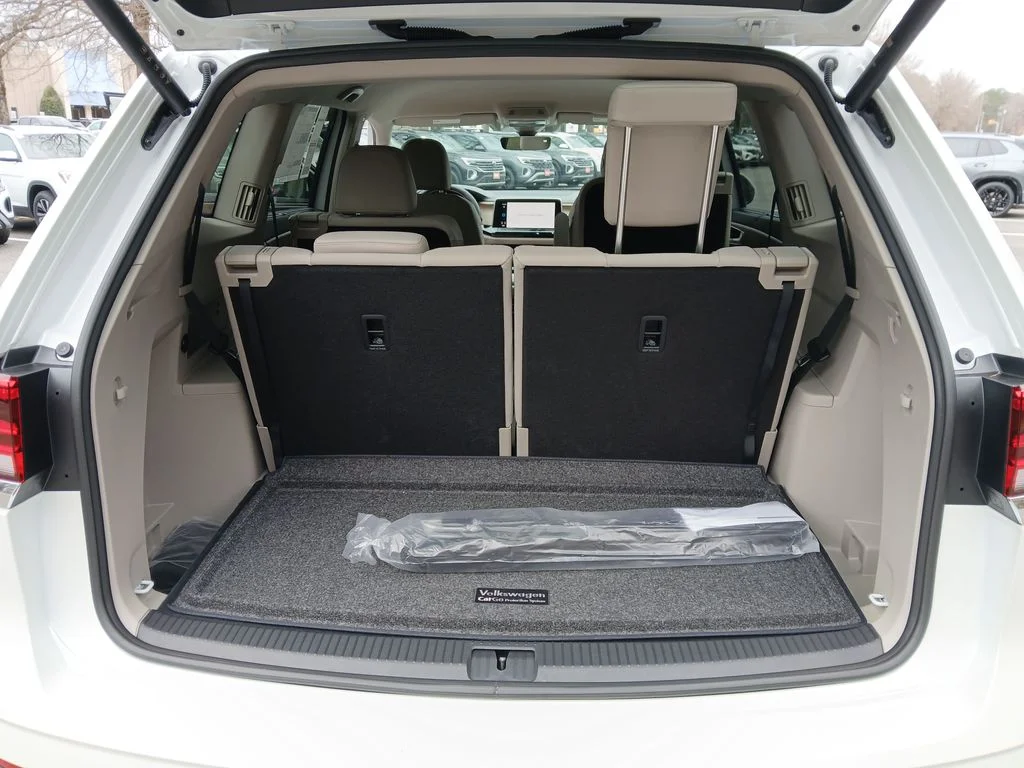 New 2026 White Volkswagen SE w/Technology image 21