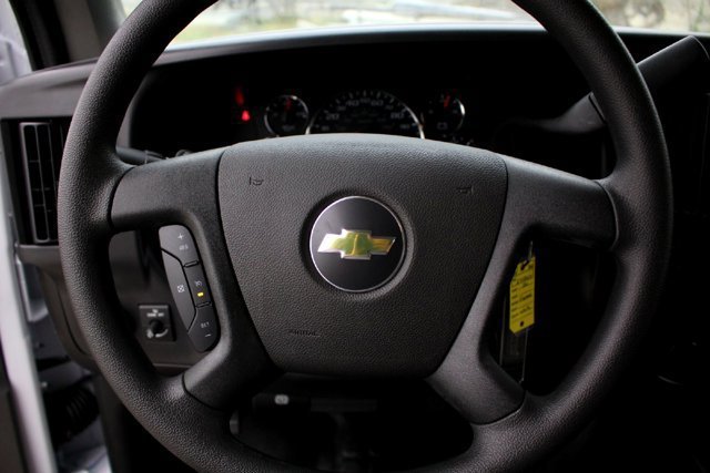 New 2025 Summit White Chevrolet WT image 11
