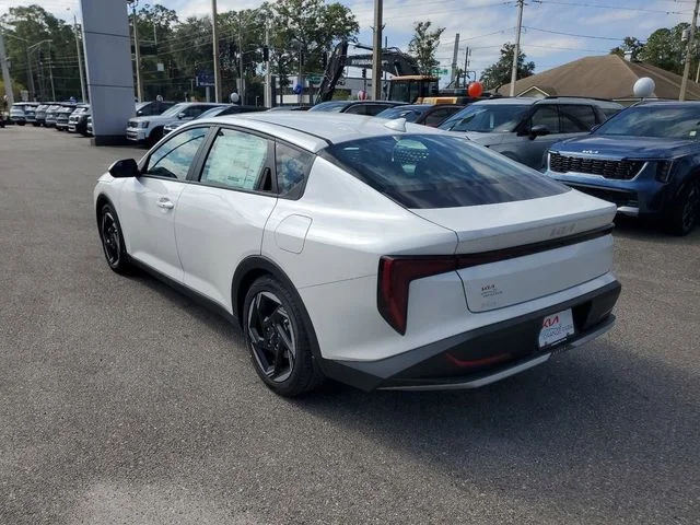 New 2025 Snow White Pearl Kia EX image 3