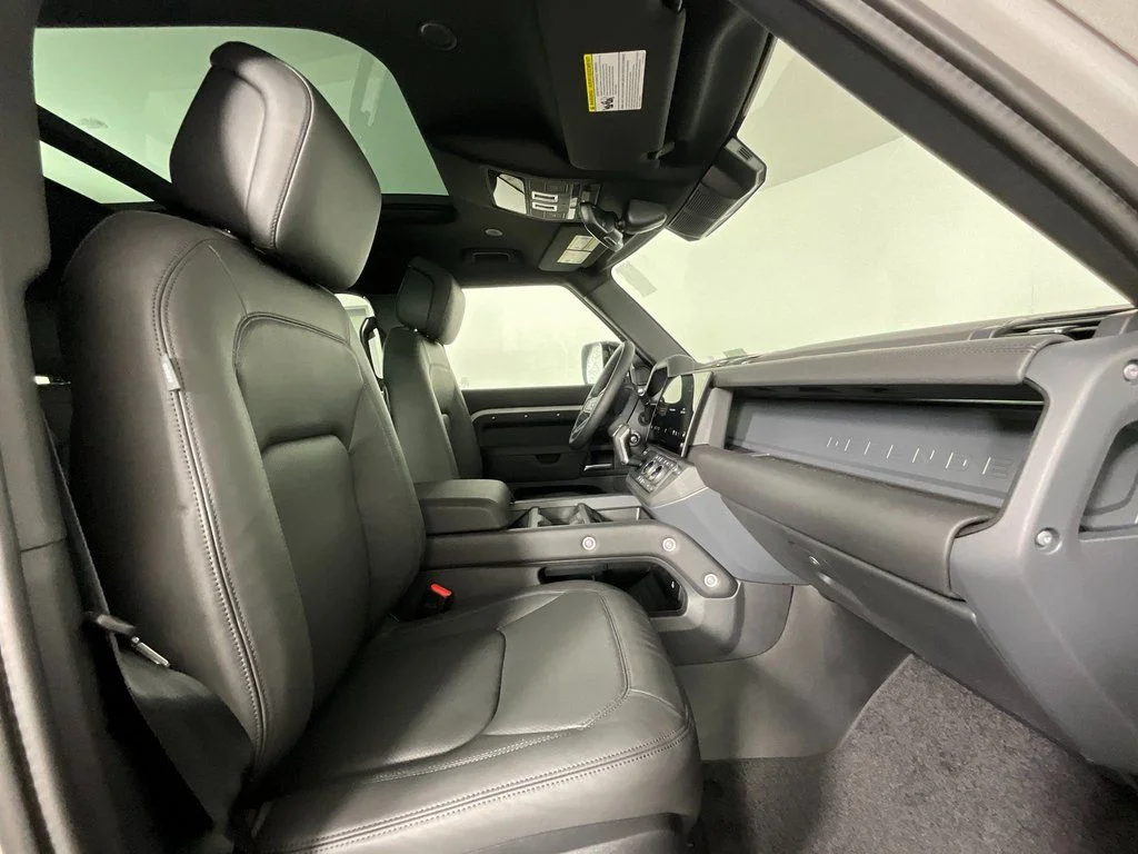 New 2026 Borasco Grey Land Rover X-Dynamic SE image 3