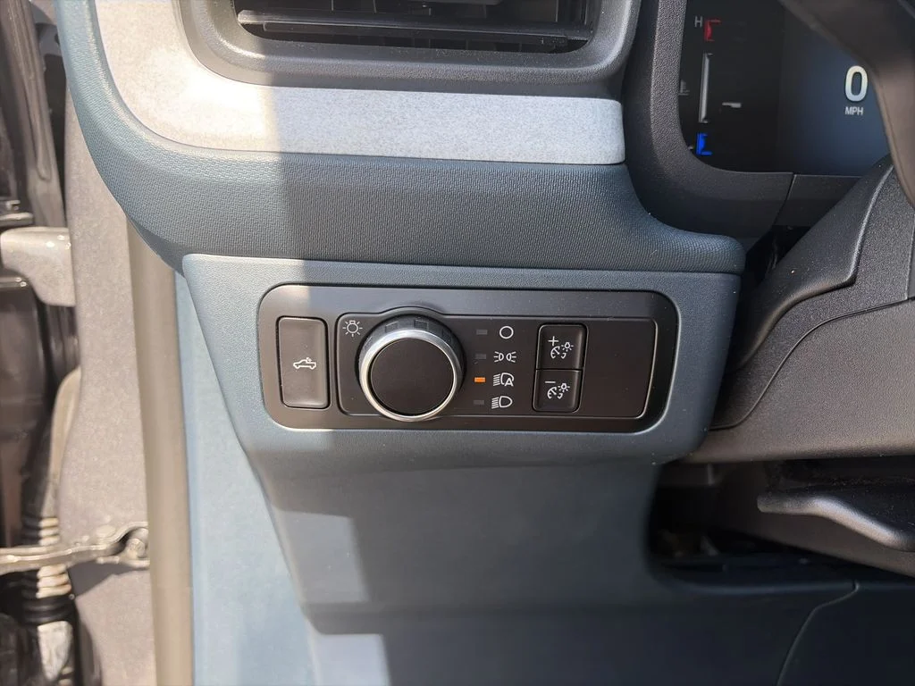 Used 2025 Gray Ford XLT image 19