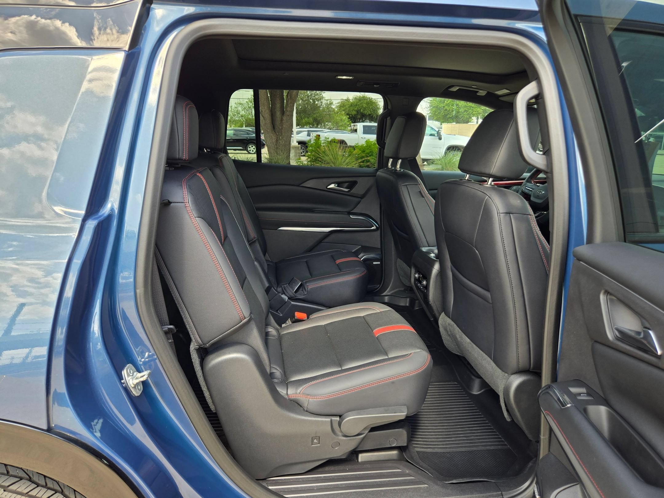 Used 2025 Lakeshore Blue Metallic Chevrolet AWD RS image 23