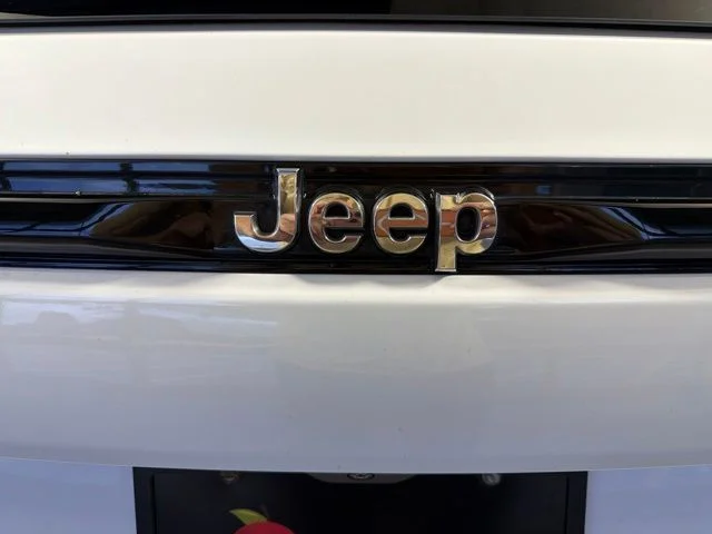 Certified Used 2023 White/off-white Jeep Limited image 9