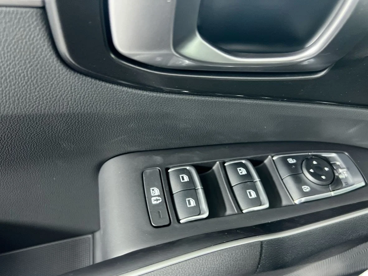 New 2026 Ivory Silver Kia LX image 14