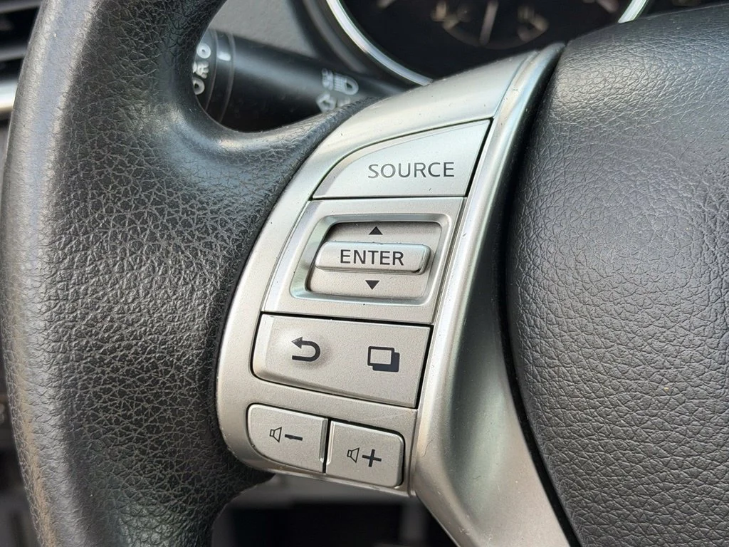 Used 2014 Blue Nissan S image 14