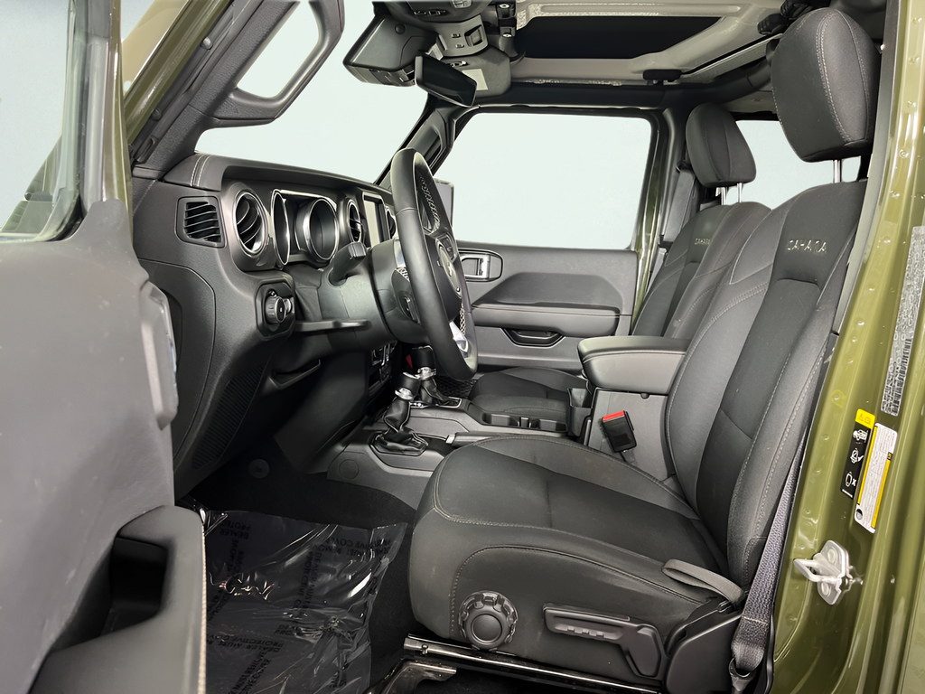 Used 2021 Green Jeep Unlimited Sahara image 10