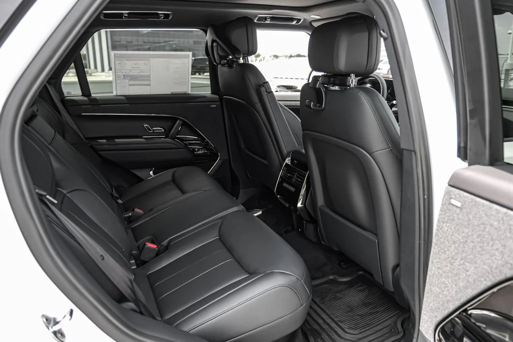 New 2026 Fuji White Land Rover Dynamic SE image 29