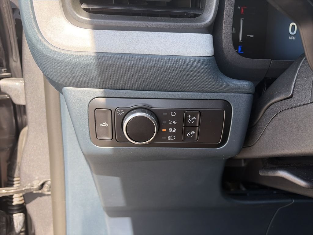 Used 2025 Gray Ford XLT image 19