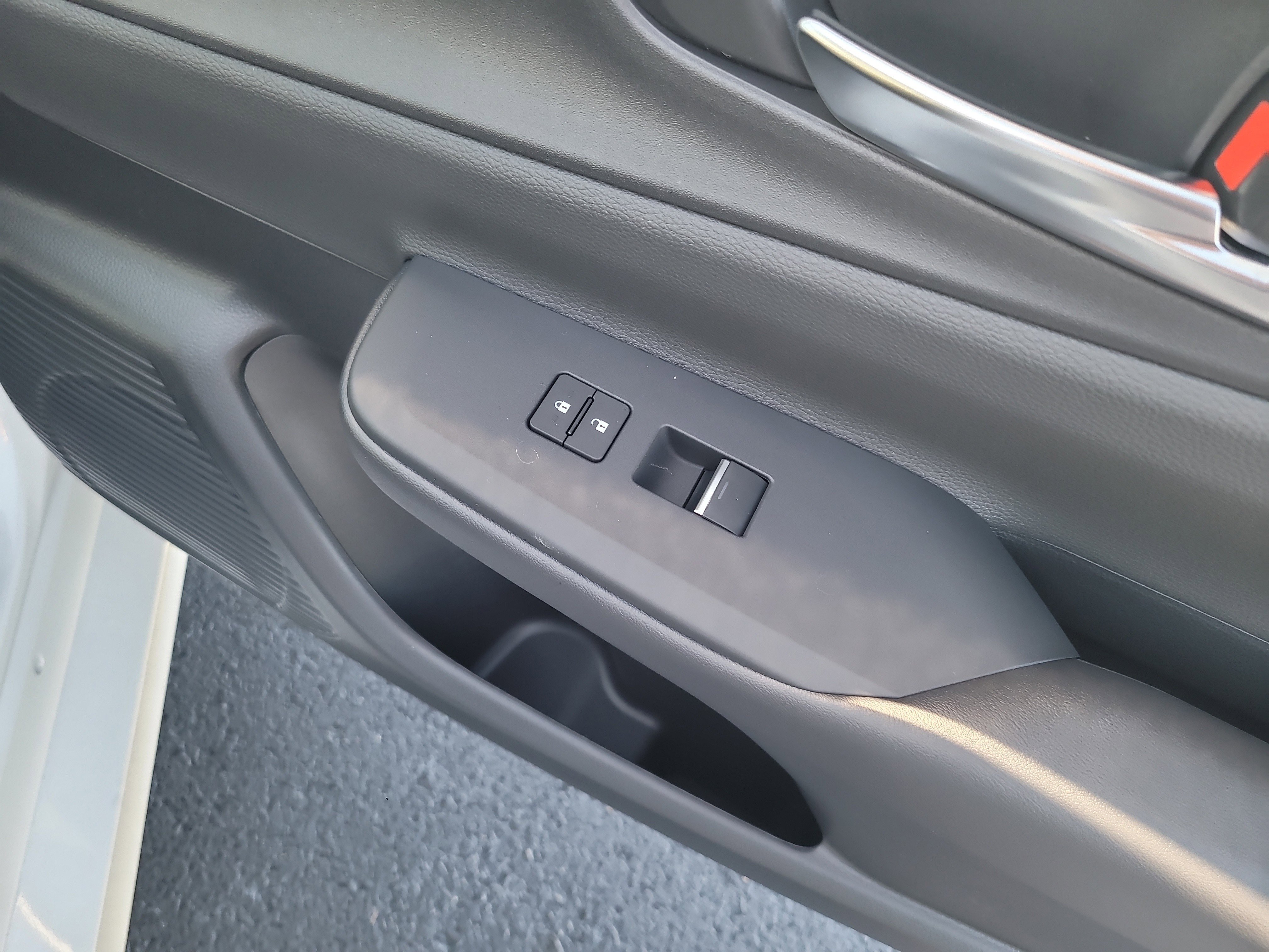 New 2026 Wind Chill Pearl <sup>1</sup> Toyota  XSE Premium image 30